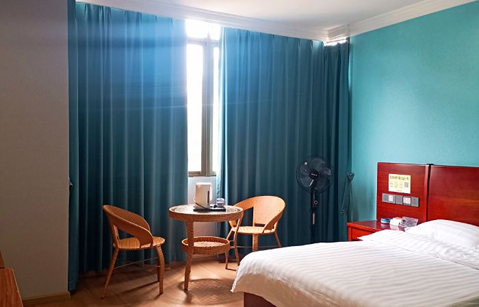 Luxi Hongfeng Business Hotel