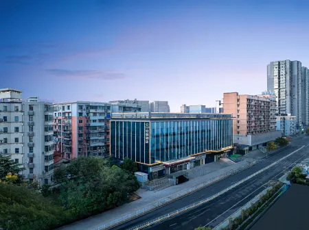 Wuhan Optics Valley Square Huazhong University of Science and Technology atour light Отели рядом с достопримечательностью «Wuhan University of Engineering, College of Posts, Telecommunications and Information Engineering (Academy of Posts and Sciences Branch)»