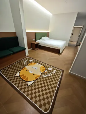 焦作宏焱風格酒店 鄰近焦作市王忠殿事迹陳列館的酒店