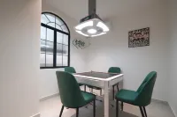Floral Hotel·Mingyue Creek Guest Stay with Constant Temperature Hotel
