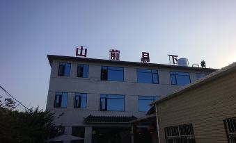 Shanqian Yuexia Homestay