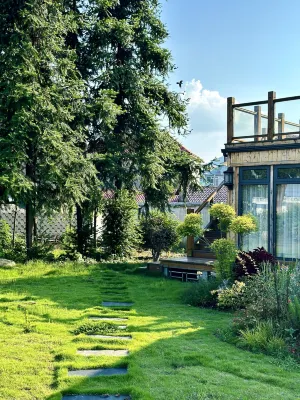 Yongxiu Banxiang Huatian Homestay Hotels near Yunju (Cloud Home) Mountain