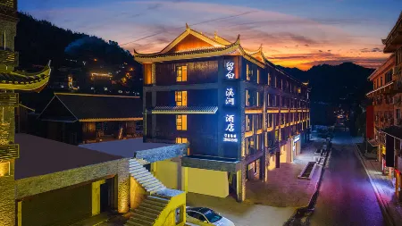 The Streamscape Retreat at Xijiang Отели рядом с достопримечательностью «No.4 Fengyu Bridge»