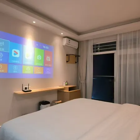 Cute Cat Theme Hotel (Yangshuo West Street Branch)