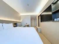 Ningbo Four Seasons Chenxing Hotel (Yinzhou Wanda Plaza Incity Store)