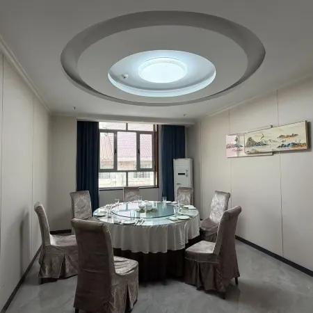 Yuli Luobunaoer Hotel