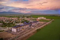 Xiate Holiday Hotel (Zhaosu Wetland Park) - 주차장