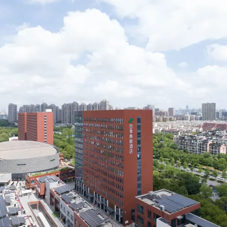 Four Seasons Ivy (Zheda Ningbo Institute of Technology South High Education Park Subway Station)