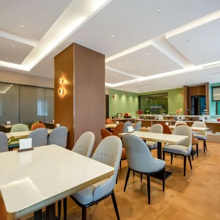 Yining Boyue Shengtin Hotel