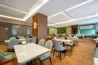 Yining Boyue Shengtin Hotel - Dağ Manzaralı