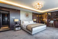Beijing Continental Grand Hotel - Parvekkeita