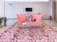 济南兰意时尚主题公寓 - 粉色大床房