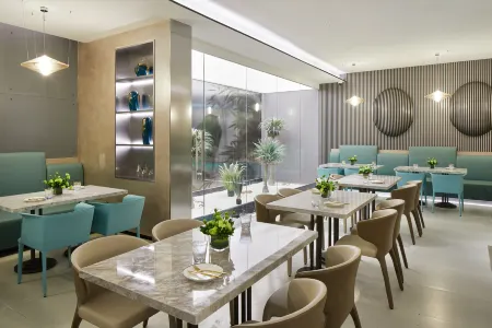 Crystal Orange Hotel (Shanghai Hongqiao Hub Railway Station) Отели рядом с достопримечательностью «Cheung Kong Graduate School of Business»