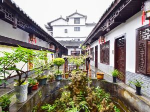 Guzhen Renjia Hostel