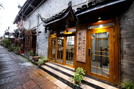 Fenghuang meng yuan xiao zhu River View Boarding House