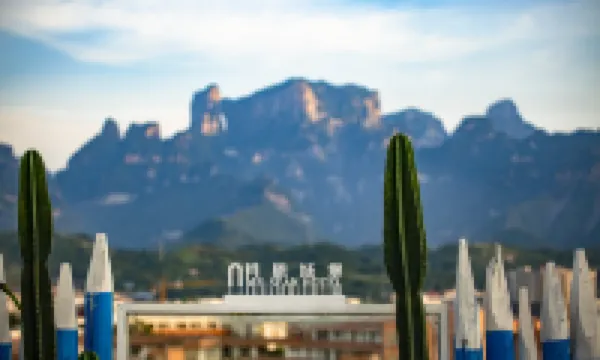 ROY •Sean Castle Hotel (Zhangjiajie Tianmen Mountain Cableway) Отели в г. 