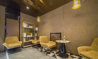 Home Collection Hotel (Taitong Pedestrian Street, Weihai Road, Qingdao)