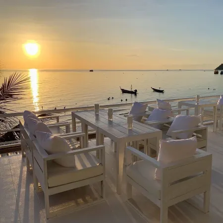 Blue Tao Beach Hotel Отели рядом с достопримечательностью «Дайвинг-центр Goodtime Adventures»