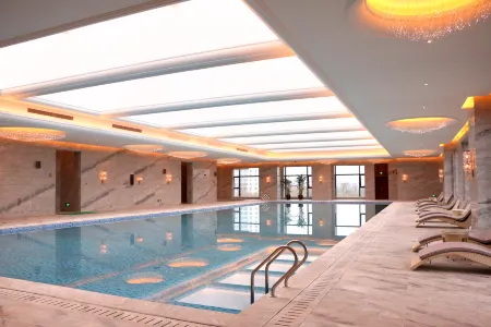 Wyndham Grand Plaza Royale Xianglin Shaoyang Отели рядом с достопримечательностью «Shaoyang University (Southeast to Shaoyang Bureau of Commerce)»