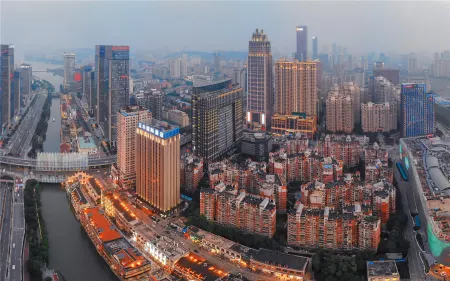 Gallery. F Hotel Отели рядом с достопримечательностью «Yangsigang Yangtze River Bridge»