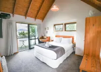 Te Wanaka Lodge - balcony