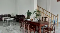 Luoping Yaxuan Inn