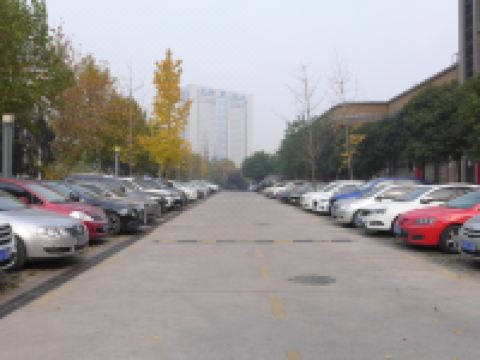 驿安公寓(西安绿地笔克店) - 酒店附近