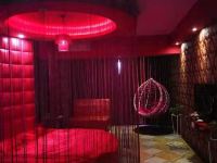 米兰时尚主题酒店(西安胡家庙万和城店) - 烈火红唇超级大圆床房A
