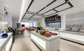 Xi'an Xingqinggong Jiaotong University Subway Station Atour Light Hotel