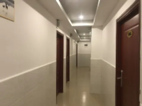 Fenggang Huasheng Pearl Hotel - 2-Star