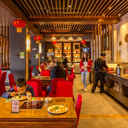Jin Ding Hotel (Yuexia Building)