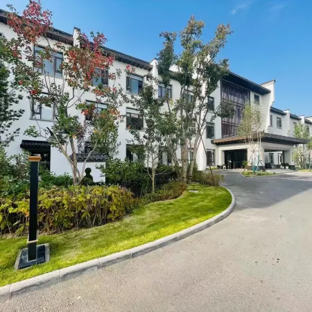 Jinghong Tianqing Hotel (Yijin Holo City Government Shop)