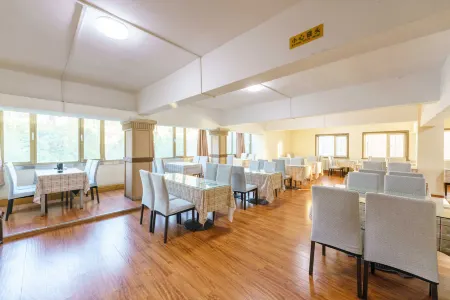 Jiadun Holiday Hotel Отели в г. Хами