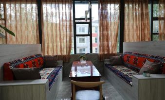 Aiweiyi Hotel - Housity