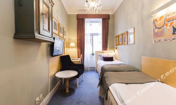 Lady Hamilton Hotel
