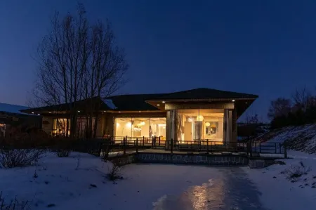 Banshanju Snow Mountain Homestay Отели рядом с достопримечательностью «Jiangcheng Square»