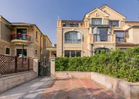BLUE HILL HOUSE Отели в г. Pujiang Town