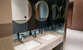 Chaoman Hotel (Shandong Liaocheng University Sports Park)