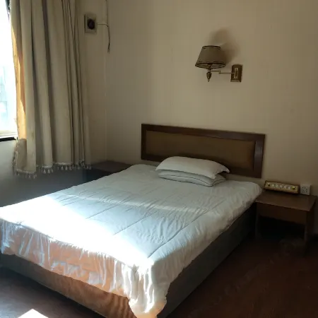 Xinchang Dongyuan Hotel