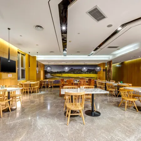 Wuduo Hotel (West Street of Baoding Zhi Lai Governor's Office)