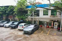 HanTing Hotel (Zhaoqing Qixingyan Scenic Area East Gate) - parking