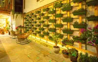 Shihua ·Jiyi Hotels near Lijiang Ancient Town - South Gate Square