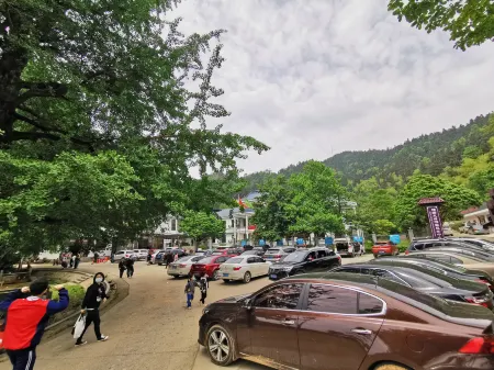 Shuangfeng Jiufeng Mountain Villa Отели рядом с достопримечательностью «The Former Residence of Tseng Kuo-Fan»