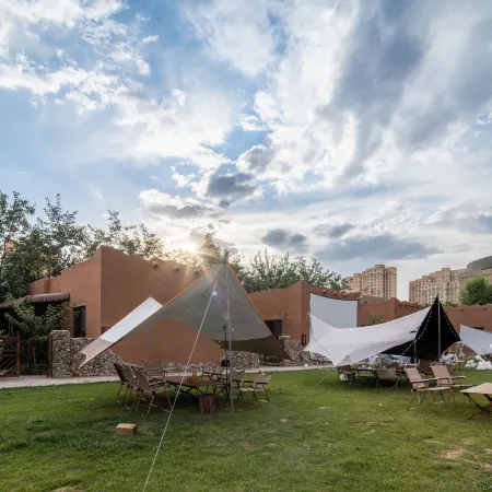 Sansheng Baijianli B&B (Aksu Old Street Night Market)
