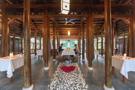 Pilgrimage Village Boutique Resort & Spa Отели рядом с достопримечательностью «Quang Minh Temple»