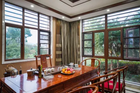 Wuyi Shanshuizhuang No.1 Holiday Villa Отели в г. Уи-Шань