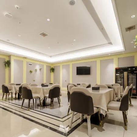 Vienna Hotel Honghu Aiguo Road Branch