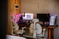 Xishan Zephyr Springs Boutique Stay with Garden & Hot Spring  (Qingchengshan Railway Station) - Esports