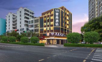 V8 Wisdom Hotel (Haikou CRV East Railway Station)