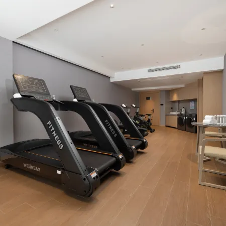 Lan Chen International Hotel (Lanxi Baolong City Plaza Branch)